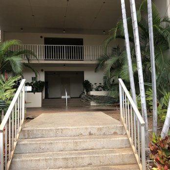 Makaha Valley Towers - Building entrance - Apartments Near Me - Waianae, Hawaii