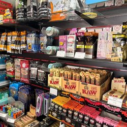 Red Star Vapor & Smoke - Cigars, RAW rolling papers and cones, cigarillos, butane RYO tobacco