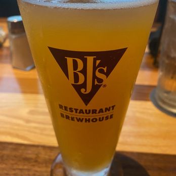 BJ's Restaurant & Brewhouse - BJ's Harvest Hefeweizen 16 ounce beer - American Near Me - Anaheim, California BJ's Restaurant & Brewhouse - BJ's Harvest Hefeweizen 16 ounce beer - American Near Me - Anaheim, California
