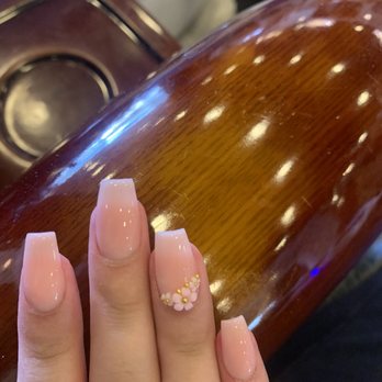 Be My Nails - Pink nails with flower design - Nail Salons Near Me - Milpitas, California Be My Nails - Pink nails with flower design - Nail Salons Near Me - Milpitas, California