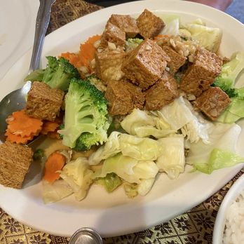 Phikun's Thai Cuisine - Garlic lovers - Thai Near Me - Pullman, Washington