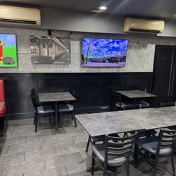 Quality Pizza - Back tables