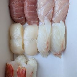 Hi.Dozo by Sushi Nakazawa - Assorted nigiri a la carte