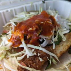Con su salsa picante  y delicioso