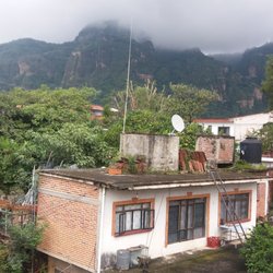 Natural Mystic Hostal - Esta es la vista desde la terraza del Natural Mystic hostal de Tepoztlán.