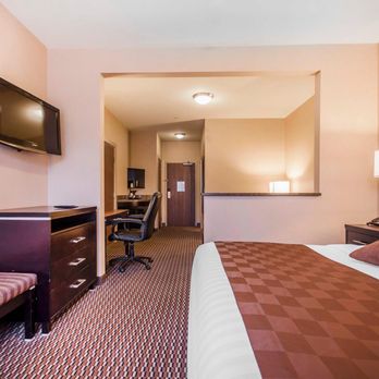 Comfort Suites - Hotels Near Me - Kelowna, British Columbia Comfort Suites - Hotels Near Me - Kelowna, British Columbia