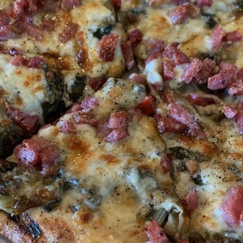Ventosa Vineyards - Garlic Grilled Pizza - Wineries Near Me - Geneva, New York