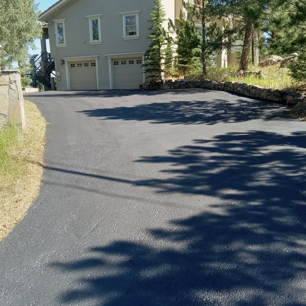 United Surfaces Sealcoating for Asphalt - Our driveway looks great with asphalt sealcoating - Masonry/Concrete Near Me United Surfaces Sealcoating for Asphalt - Our driveway looks great with asphalt sealcoating - Masonry/Concrete Near Me