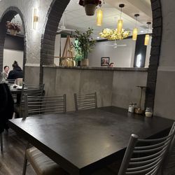 Nonna's Italian Kitchen - Dining room