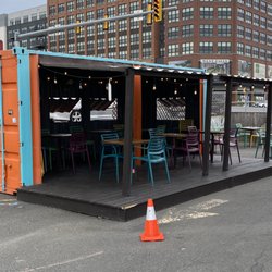 Lazy Mike's Delicatessen - Outside seating
