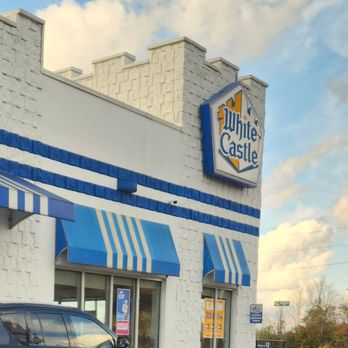 White Castle - a car parked in front of a building - Burgers Near Me - London, Kentucky White Castle - a car parked in front of a building - Burgers Near Me - London, Kentucky