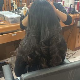 Vi.!!! Doing her magic touch in haircut shes the best.!!!!!!! Vi.!!! Doing her magic touch in haircut shes the best.!!!!!!!