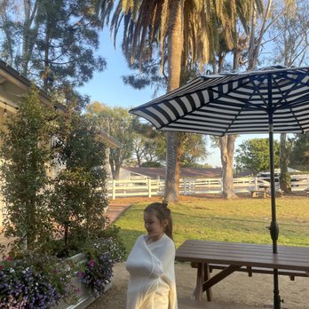 Kelly's Korner - Lawn and tables - Sandwiches Near Me - Rolling Hills Estate, California