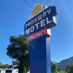 Parkway Motel