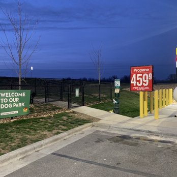 Love's Travel Stop - Gas Stations Near Me - New Florence, Missouri