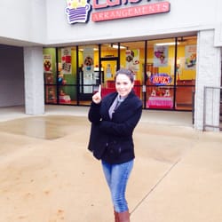 Edible Arrangements - Cordial staff. Great place to find a Valentine's Day gift.