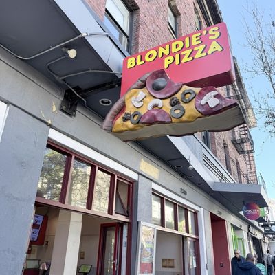 Blondie's Pizza by null