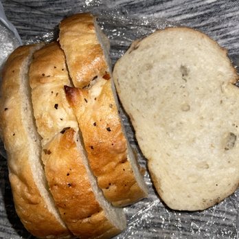 Esta Esta Restaurant - Complimentary bread - Italian Near Me - Monroeville, Pennsylvania Esta Esta Restaurant - Complimentary bread - Italian Near Me - Monroeville, Pennsylvania