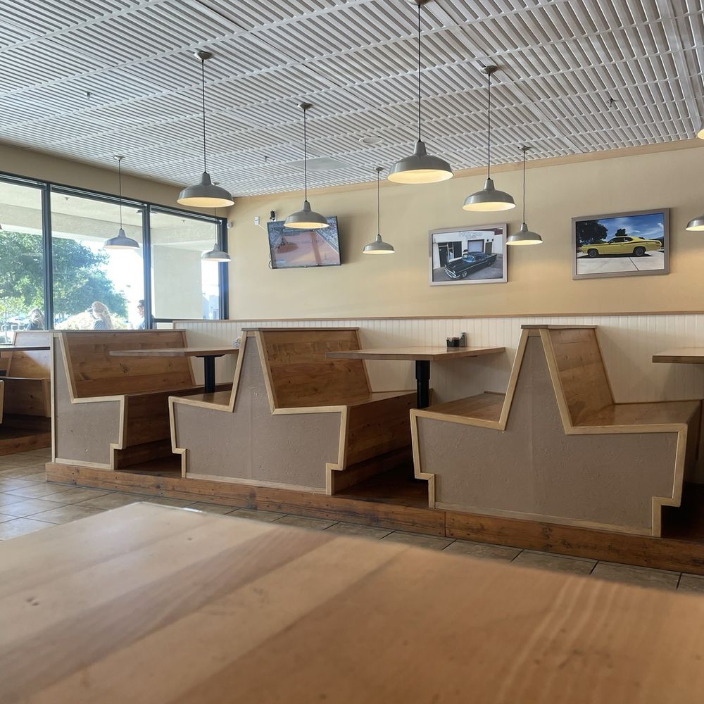 Eddie's Grill - More seating - Burgers Near Me - Buellton, California