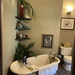 The Old Place Bed & Breakfast - Traditional Claw Foot Bath Tub