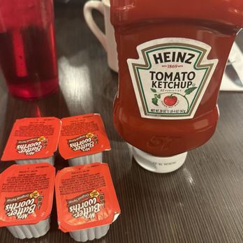 Emerald Island Grill - Ketchup and syrup - American Near Me - Henderson, Nevada