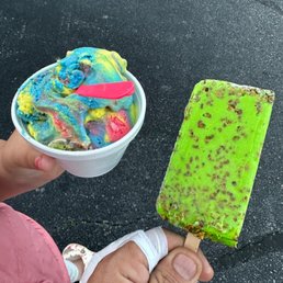 a person holding a cup of ice cream a person holding a cup of ice cream