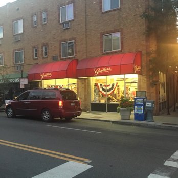 Graeter's Ice Cream - Front of store At dusk on a summer evening. - Ice Cream & Frozen Yogurt Near Me - Cincinnati, Ohio Graeter's Ice Cream - Front of store At dusk on a summer evening. - Ice Cream & Frozen Yogurt Near Me - Cincinnati, Ohio