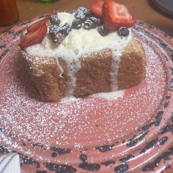 Amor A Mi - Frenchicano toast, which is as beautiful to look at as it is scrumptious to eat! Notice the amazing plate, too! - Mexican Near Me - Burbank, California
