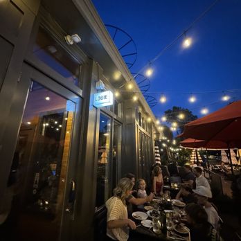 Louie - Outside patio - Italian Near Me - Clayton, Missouri