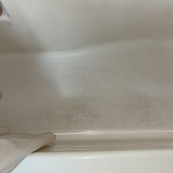 Quality Inn & Suites Airport - Dirty ass tub