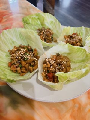 Ling's Asian Cuisine by null