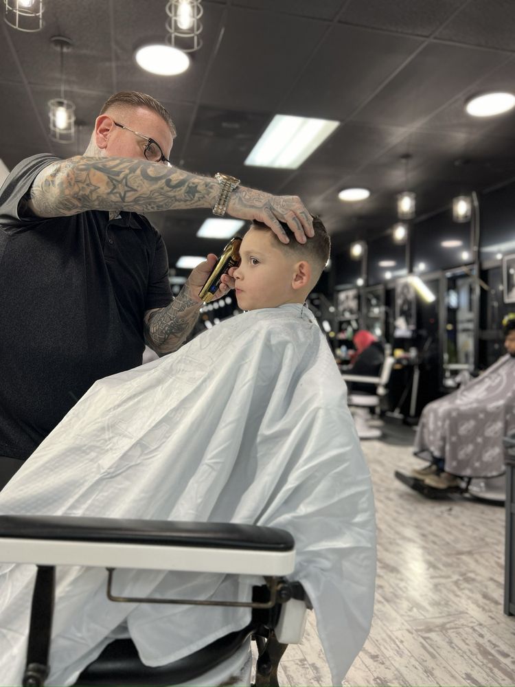 Empyre Barbers  Logo