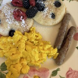 Limestone Inn B & B - One of the wonderful breakfast's served during our stay. Homemade blueberry pancakes, homemade yogurt & fresh fruit!