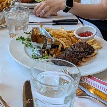 Left Bank Menlo Park - Hanger steak with fries - French Near Me - Menlo Park, California Left Bank Menlo Park - Hanger steak with fries - French Near Me - Menlo Park, California