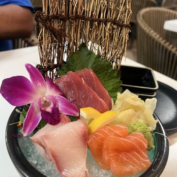 Tsunami Modern Cuisine - Sashimi Sampler - Sushi Bars Near Me - Santee, California Tsunami Modern Cuisine - Sashimi Sampler - Sushi Bars Near Me - Santee, California