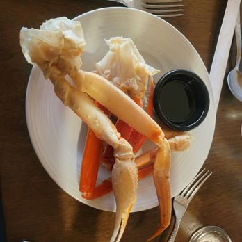 100 Sails Restaurant & Bar - Crab leg course - Buffets Near Me - Honolulu, Hawaii