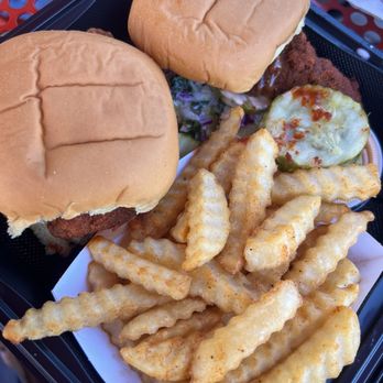 Dave's Hot Chicken - Ali - Chicken Shop Near Me - Escondido, California Dave's Hot Chicken - Ali - Chicken Shop Near Me - Escondido, California
