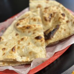 INDIA GATE CUISINE - Fresh baked naan served with the lunch buffet. Luv this stuff! Crisp edges, fluffy inside.