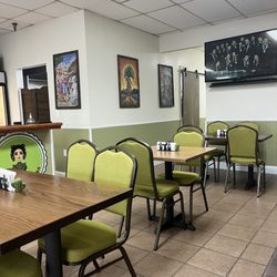 Taqueria La Chona - Dining room