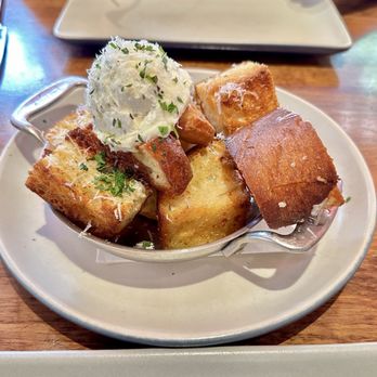 North Italia - White Truffle Garlic Bread - Italian Near Me - McLean, Virginia North Italia - White Truffle Garlic Bread - Italian Near Me - McLean, Virginia