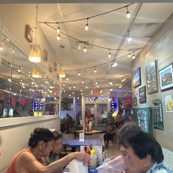 Honolulu Burger Company - Kaimuki - Inside - Burgers Near Me - Honolulu, Hawaii Honolulu Burger Company - Kaimuki - Inside - Burgers Near Me - Honolulu, Hawaii