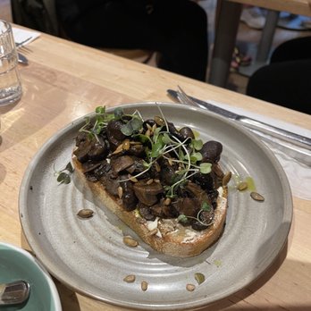 Banter - Mushroom Toast - Breakfast & Brunch Near Me - New York, New York Banter - Mushroom Toast - Breakfast & Brunch Near Me - New York, New York