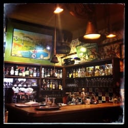 Havana Kafe Bar - Slušně naplněný bar