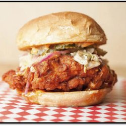 Terminal Juárez - Sandwich de Pollo Frito estillo Nashville de Hot Mamma's Hot Chicken