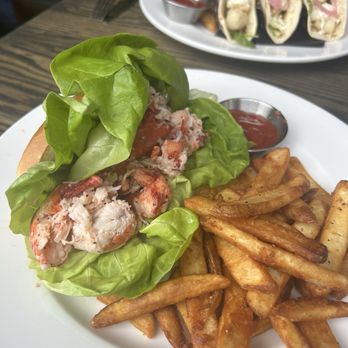 The Brown Hound Public House - Lobster roll - Pubs Near Me - Halifax, Nova Scotia