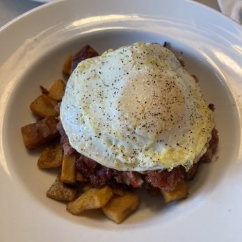 M.A.C. 24/7 - Corned beef hash over potatoes with a over easy egg - American Near Me - Honolulu, Hawaii M.A.C. 24/7 - Corned beef hash over potatoes with a over easy egg - American Near Me - Honolulu, Hawaii