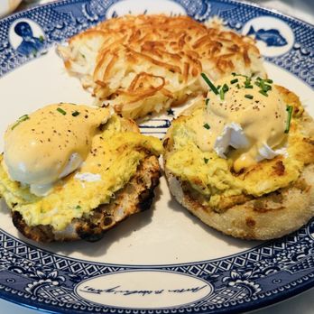 MoCo's Founding Farmers - Crab cake Benedict - New American Near Me - Potomac, Maryland MoCo's Founding Farmers - Crab cake Benedict - New American Near Me - Potomac, Maryland