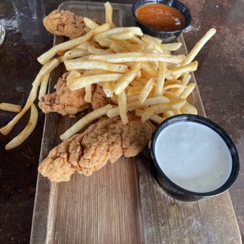 Coughlin's Law Kitchen and Ale House - Chicken Tender Platter* - New American Near Me - Pittsburgh, Pennsylvania