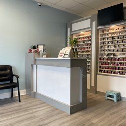 Amazing Nails & Eyebrow Art - Front desk