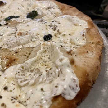 Juliana's - White Pizza with Garlic and Extra Mozzarella - Juliana's Pizza - Pizza Near Me - Brooklyn, New York